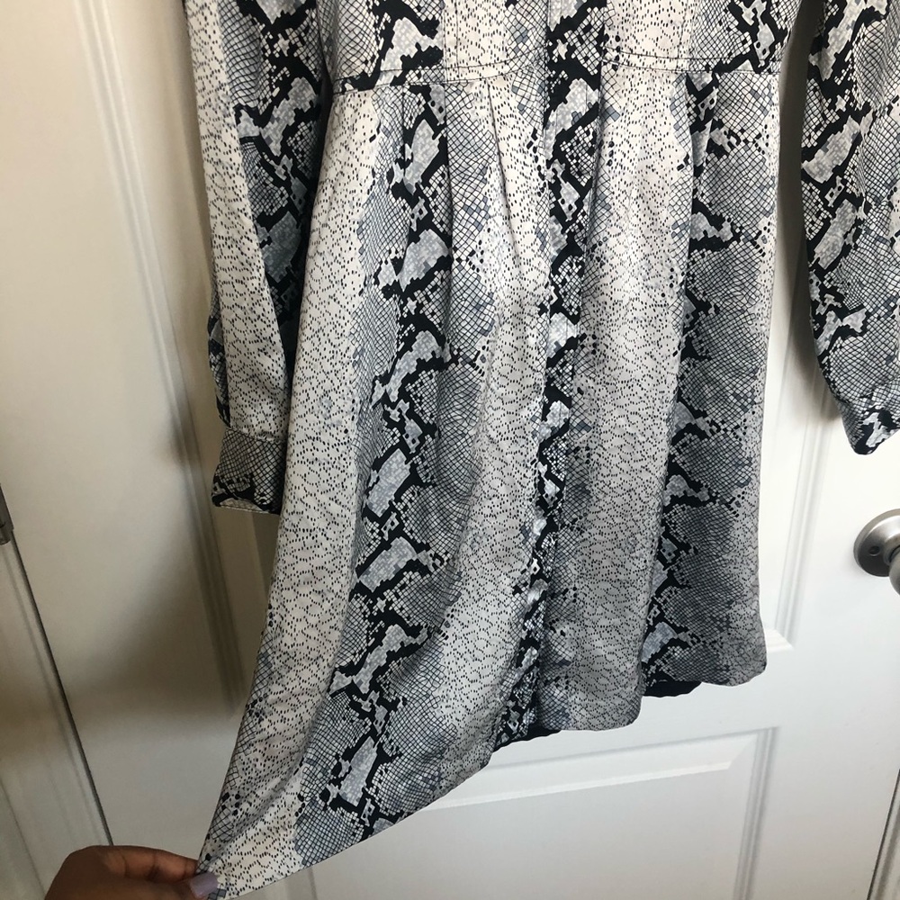 100% Silk Snakeskin print long sleeve mini dress - Picture 10 of 12